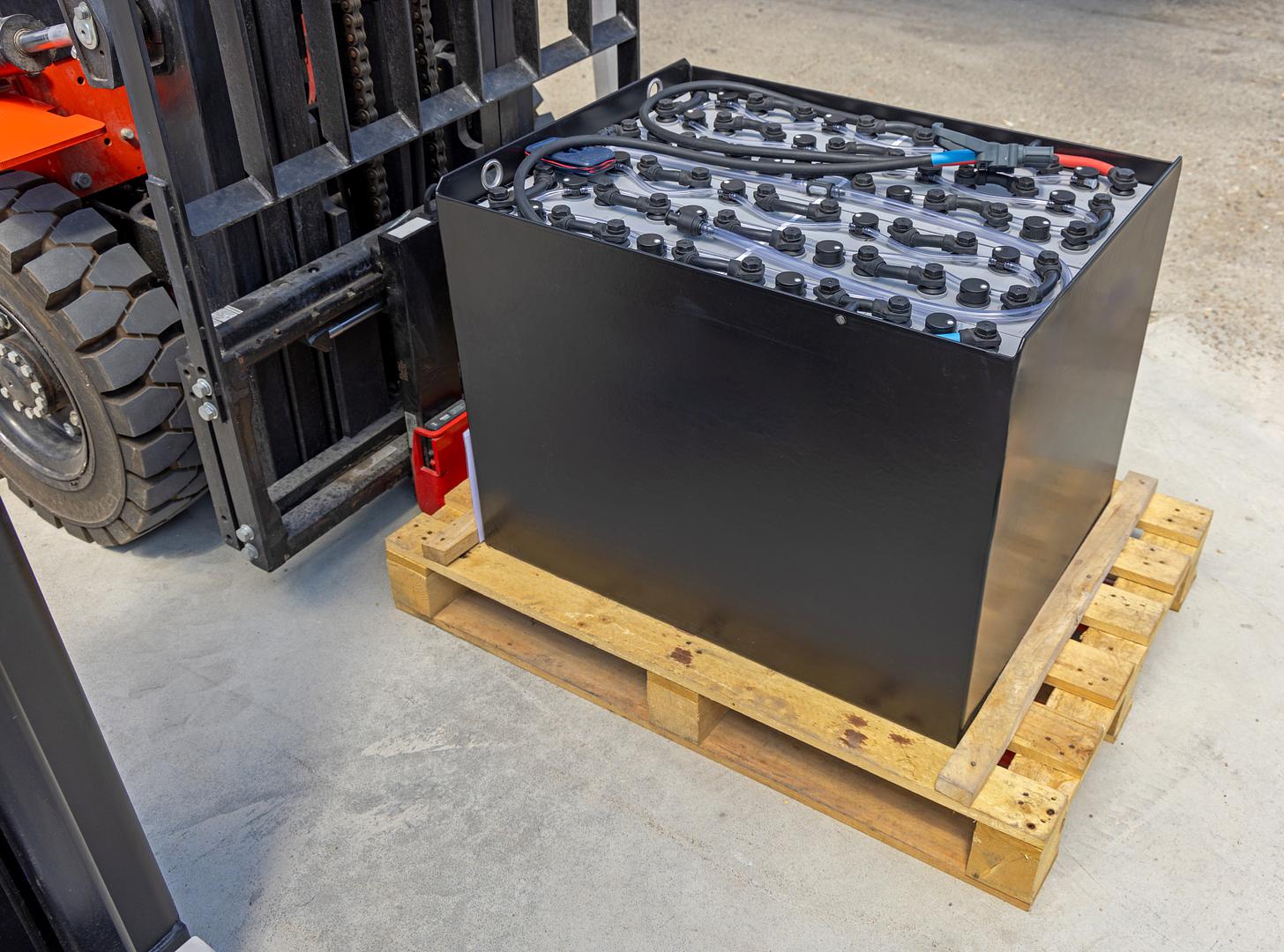 When Is the Best Time to Water an Industrial Flooded Battery?