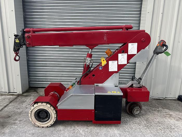 How the Galizia G20 Pick & Carry Crane Is Ideal in Tight Industrial Spaces