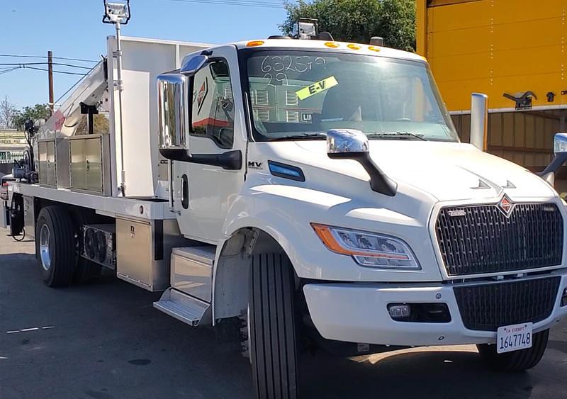 Western Truck Exchange Delivers All Electric Crane Truck to Port of Long Beach