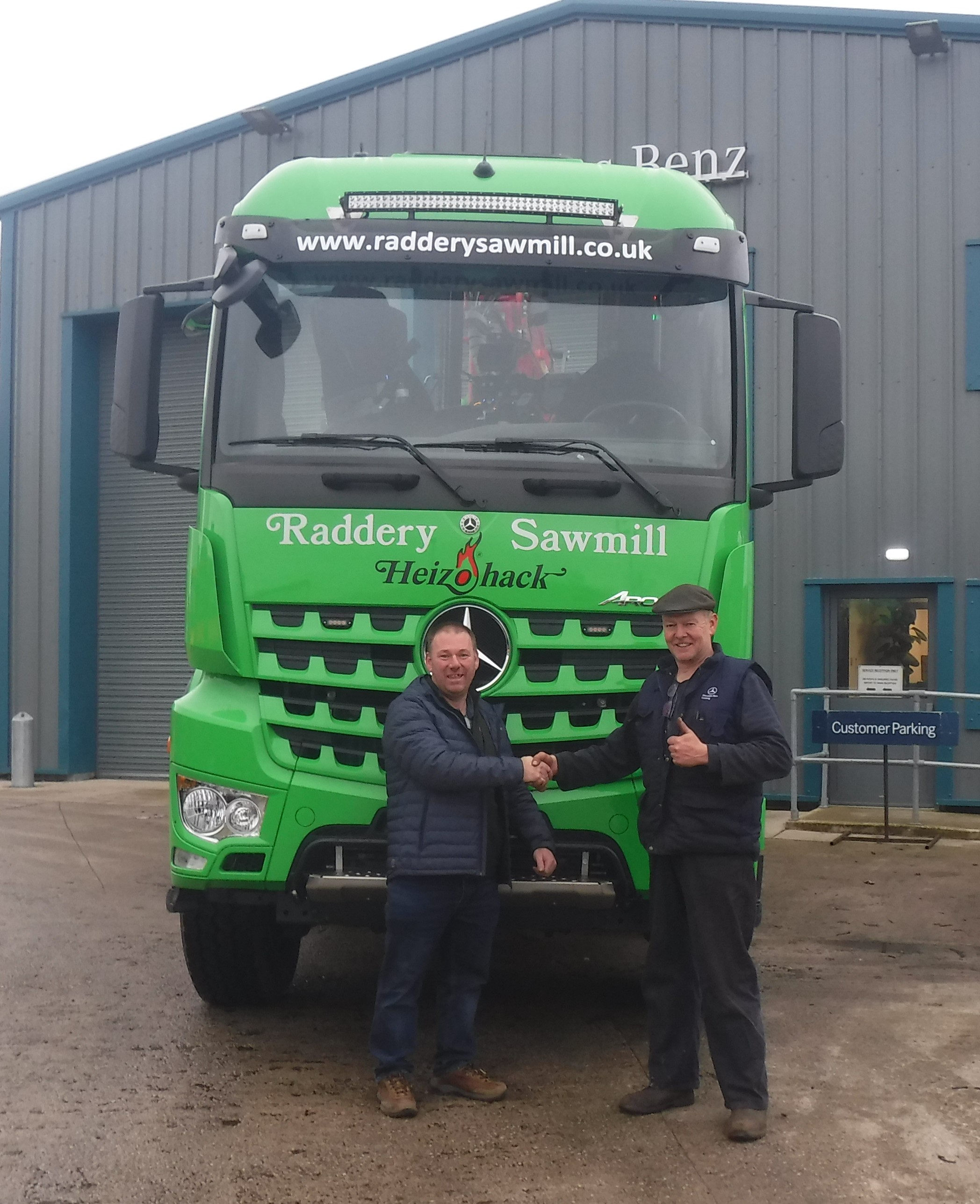 HM14-860KL MOUNTED ON THE 530 HP MERCEDES BENZ AROCS 6X6