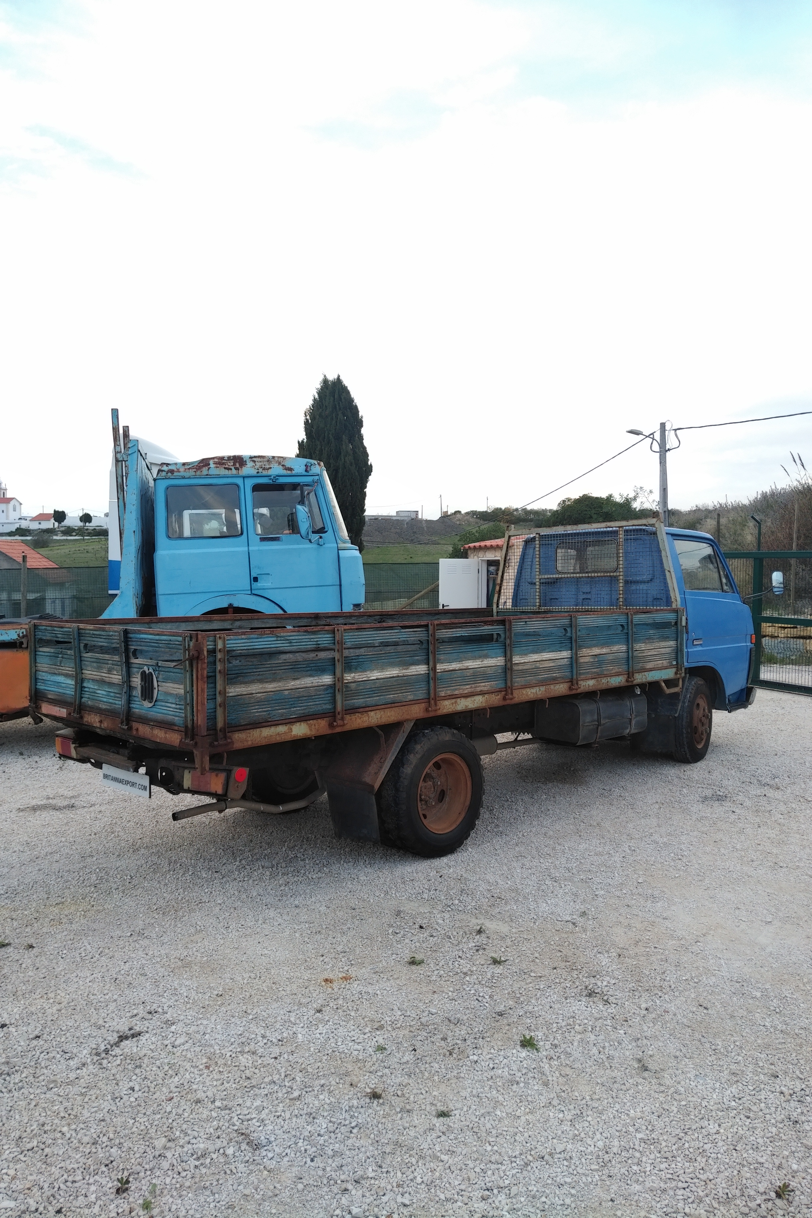Left hand drive Toyota Dyna BU30 300 6 tyres truck sold to Freetown - Sierra Leone.