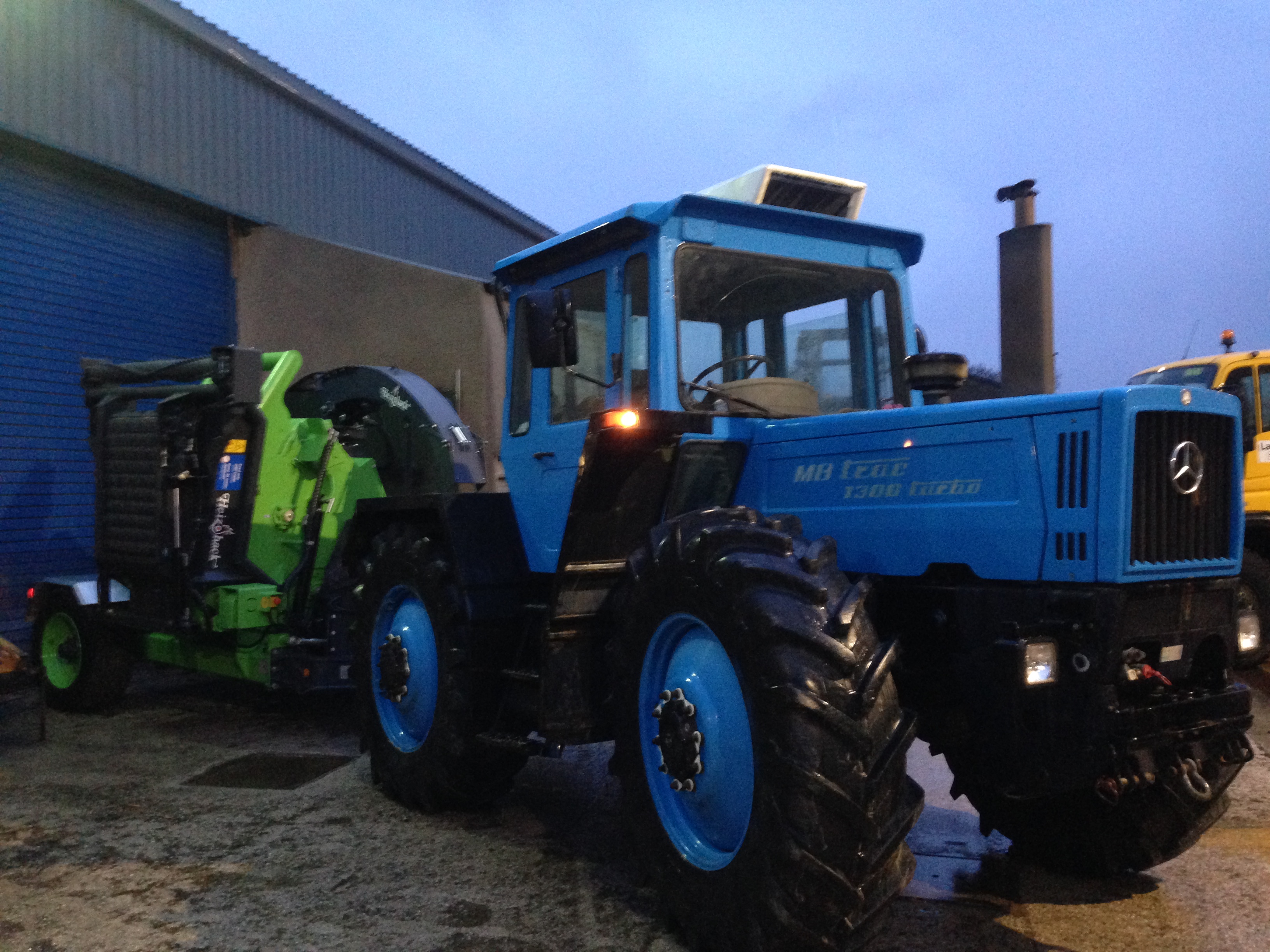 HM8-500K HEIZOHACK WOODCHIPPER WITH POWERED IN-FEED