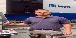 Riproduci video