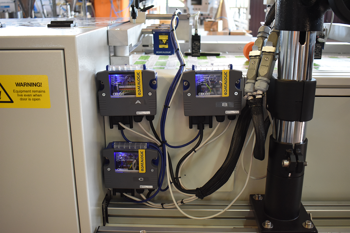 Continuous labelling machine: high speed and extreme precision