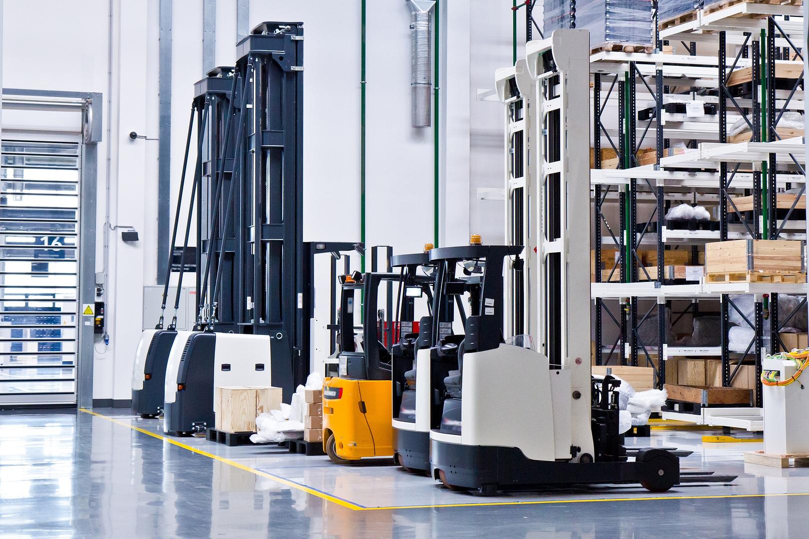Electric forklifts and lift trucks available for rent in a Hialeah warehouse