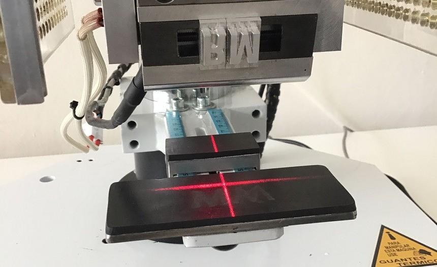 Máquina de timbrar y grabar con SOPORTE AÉREO