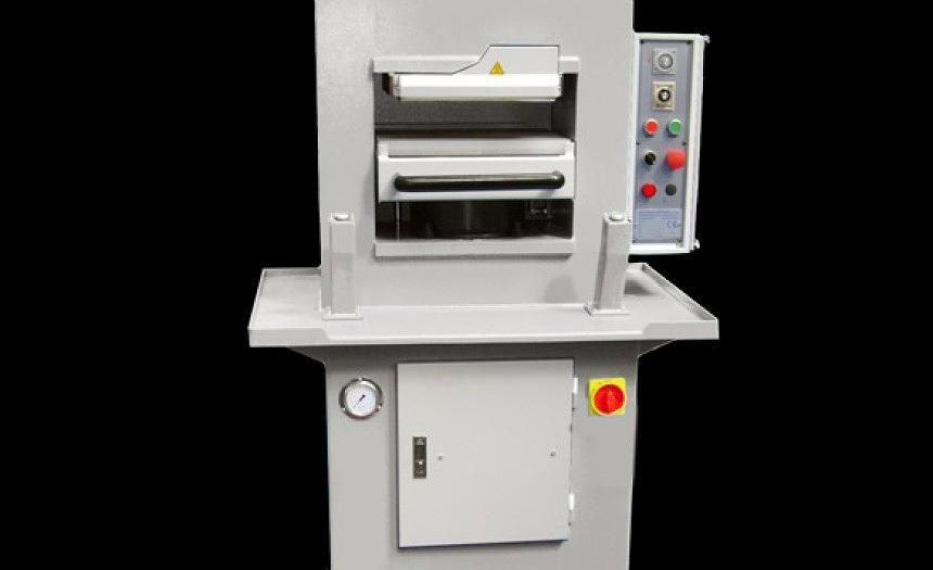 MÁQUINA PARA GRABAR Y TIMBRAR BC B30 y B50