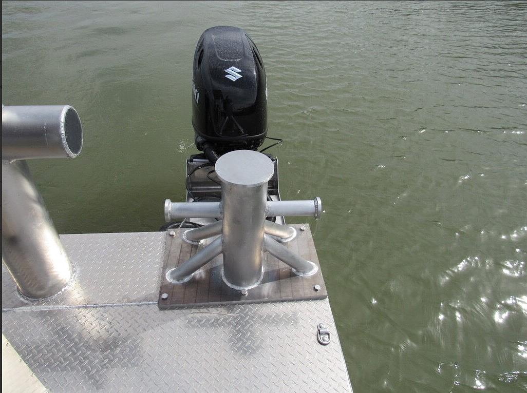 SolidCraft work boat deck layout