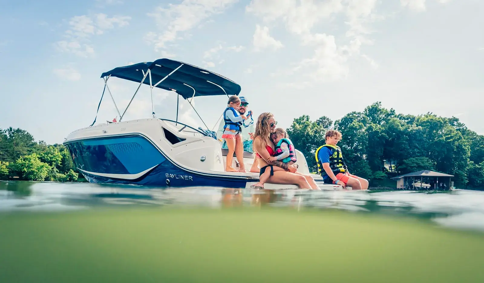 Bayliner DX Deck Boat