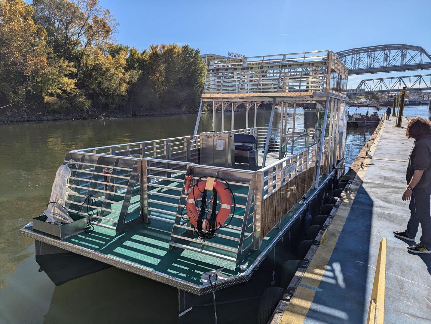 SolidCraft Aloha charter pontoon