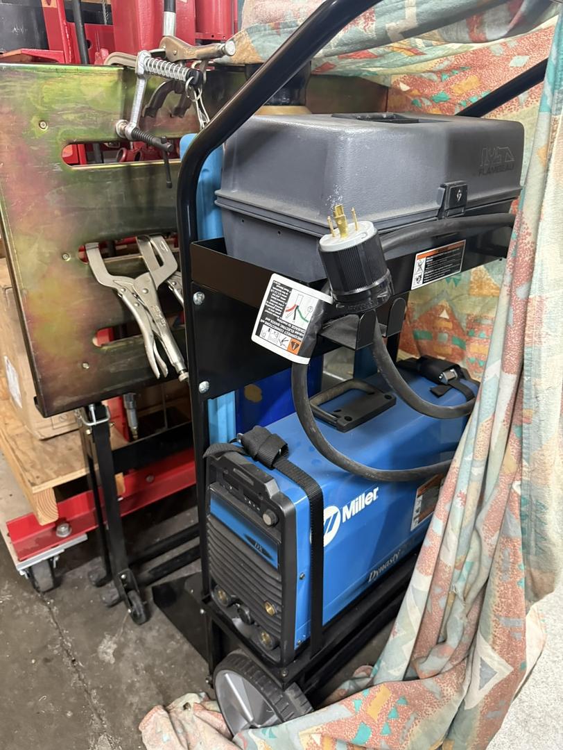 PLASTIC INJECTION MOLDING & MACHINING FACILITY