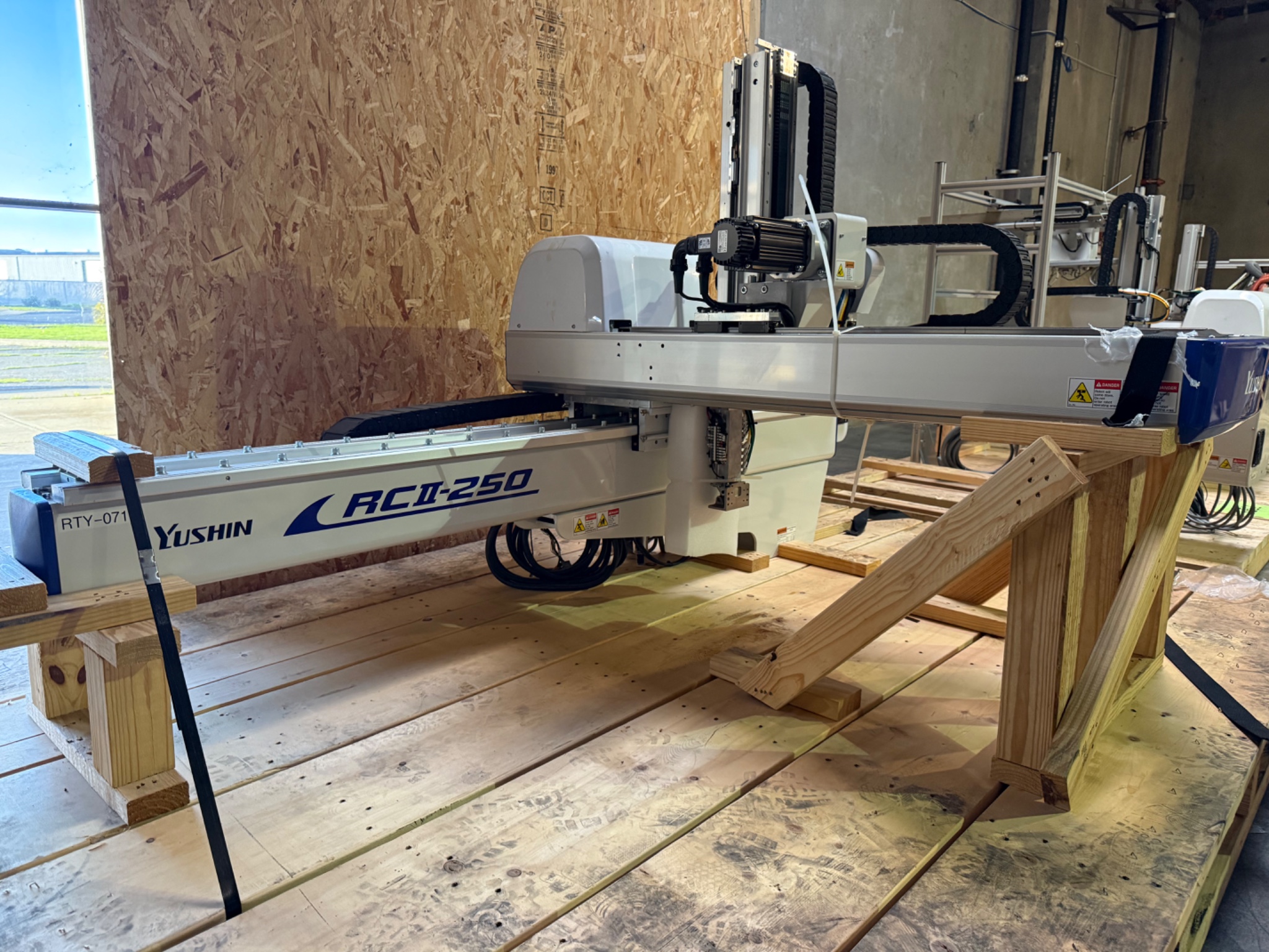 MAJOR MEDICAL PLASTIC INJECTION MOLDING EQUIPMENT