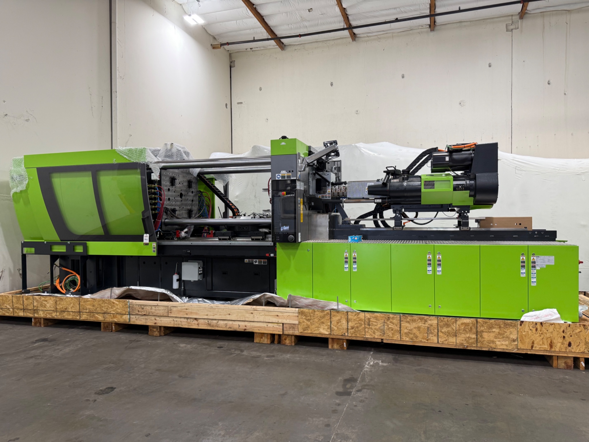 MAJOR MEDICAL PLASTIC INJECTION MOLDING EQUIPMENT