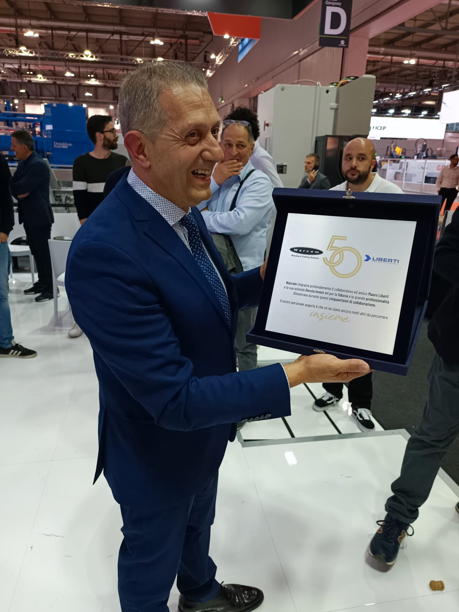 Deruta Invest premiata per i 50 anni di collaborazione con Warcom
