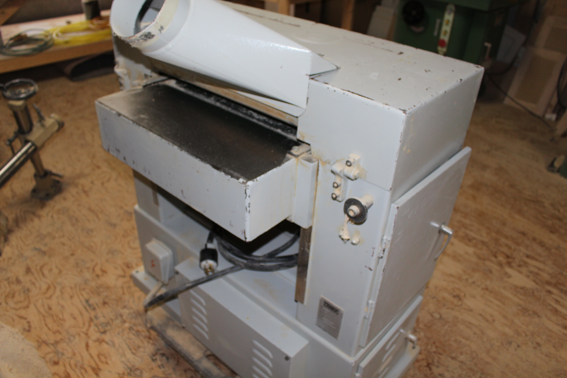 PAST AUCTION- Auction- Quickway Kitchen Cabinets 