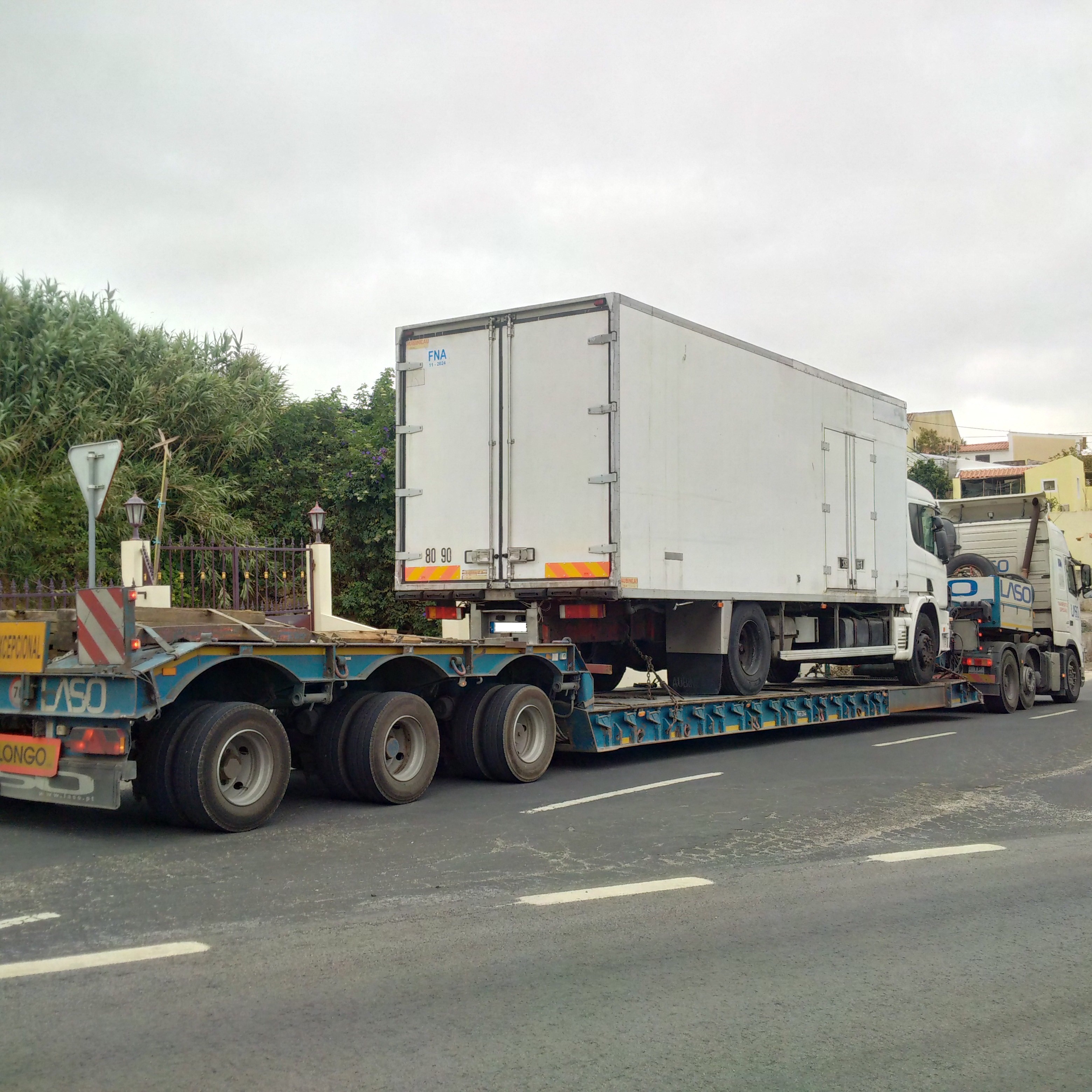 Special road transport. Scania 94L 310 19 refrigerated box lorry.
