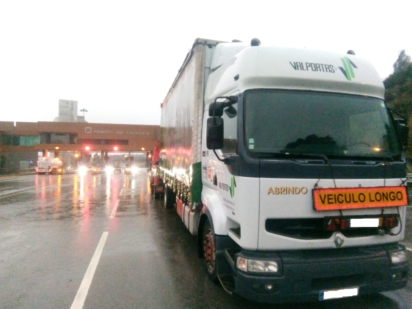 Delivery to port & Shipping to Cotonou - Benin in transit to Niamey - Niger.