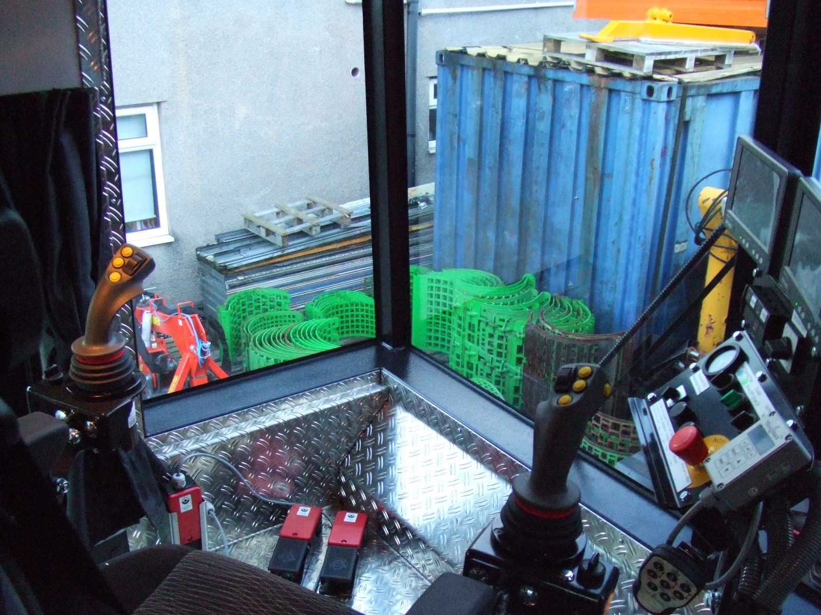 IT’S HERE! THE FIRST MERCEDES AROCS 3345 450HP 6X6 CHIP TRUCK TO BE SOLD INTO THE UK.