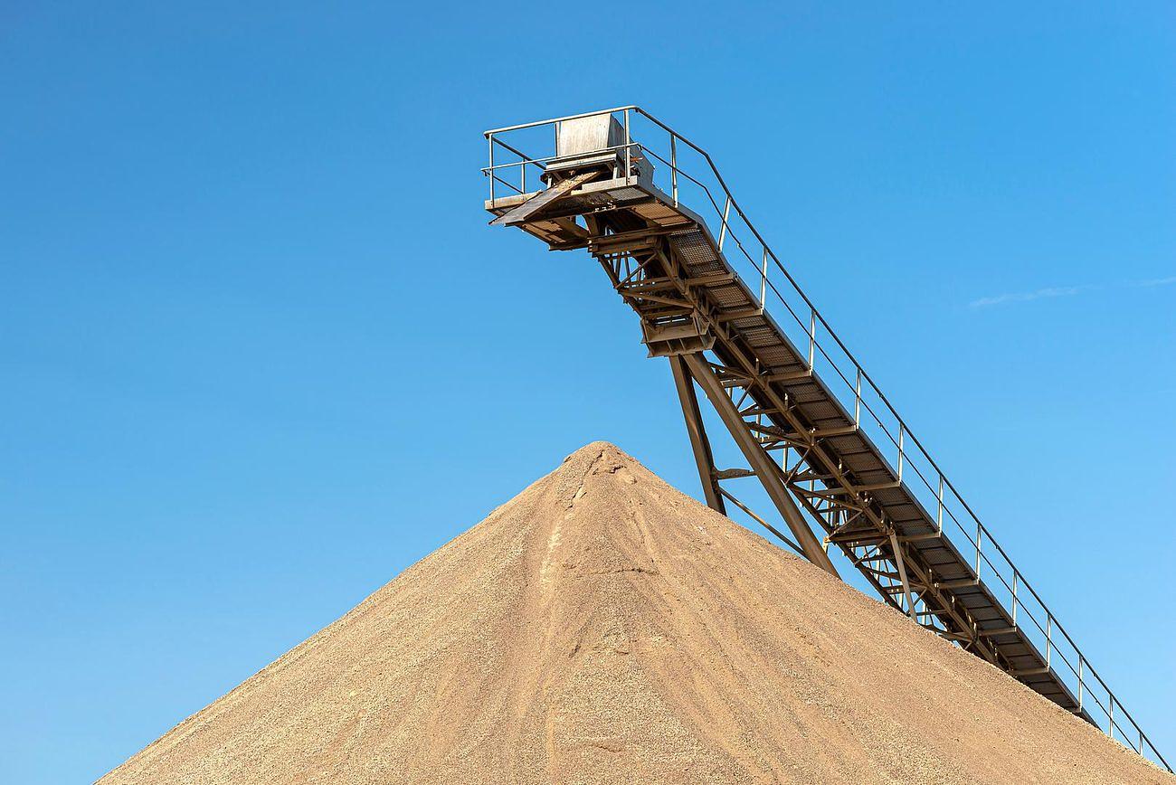 Washed sand and gravel material