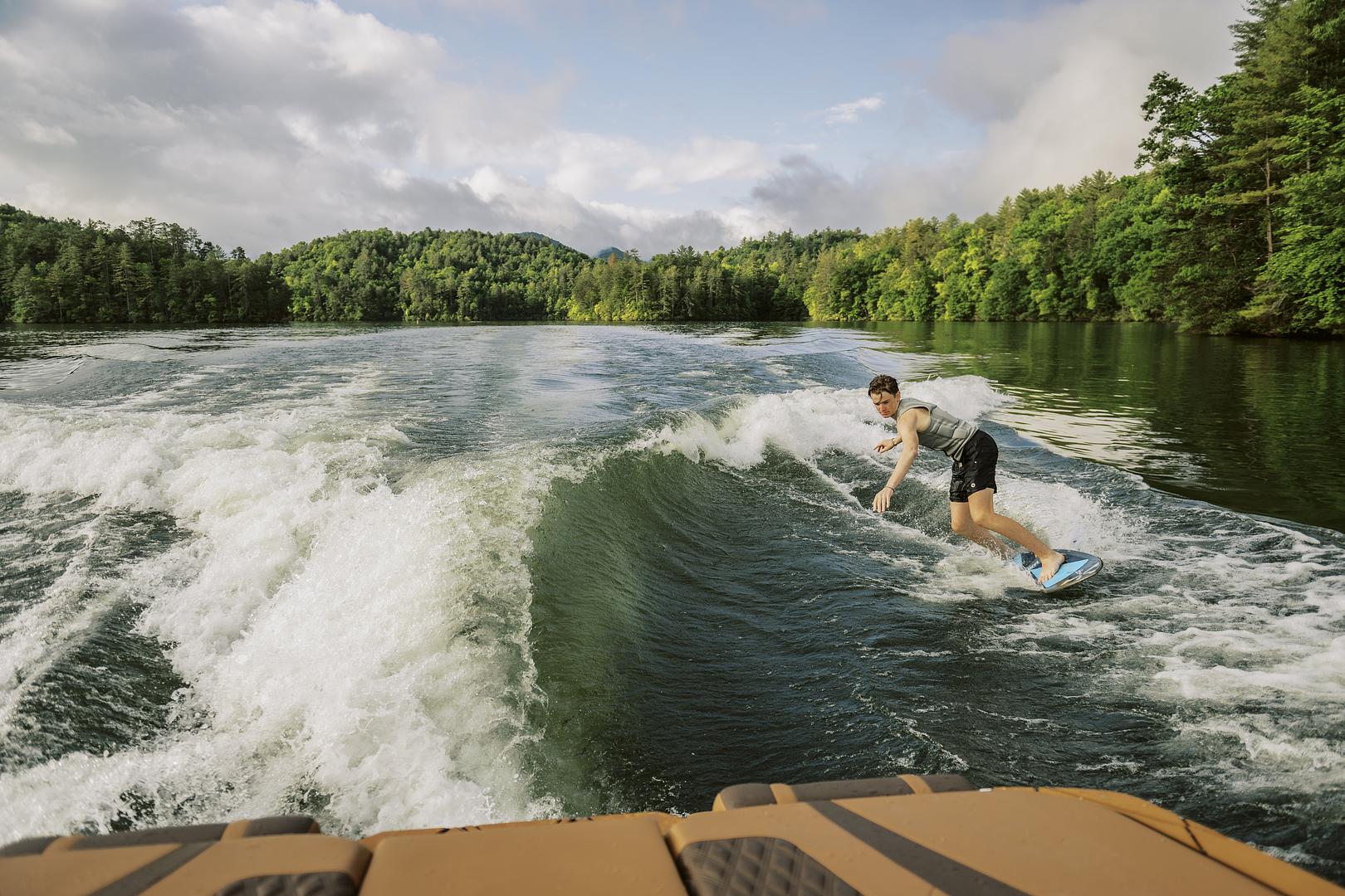 WAKESURFING 101 Big Waves. Big Fun. Better Boating.