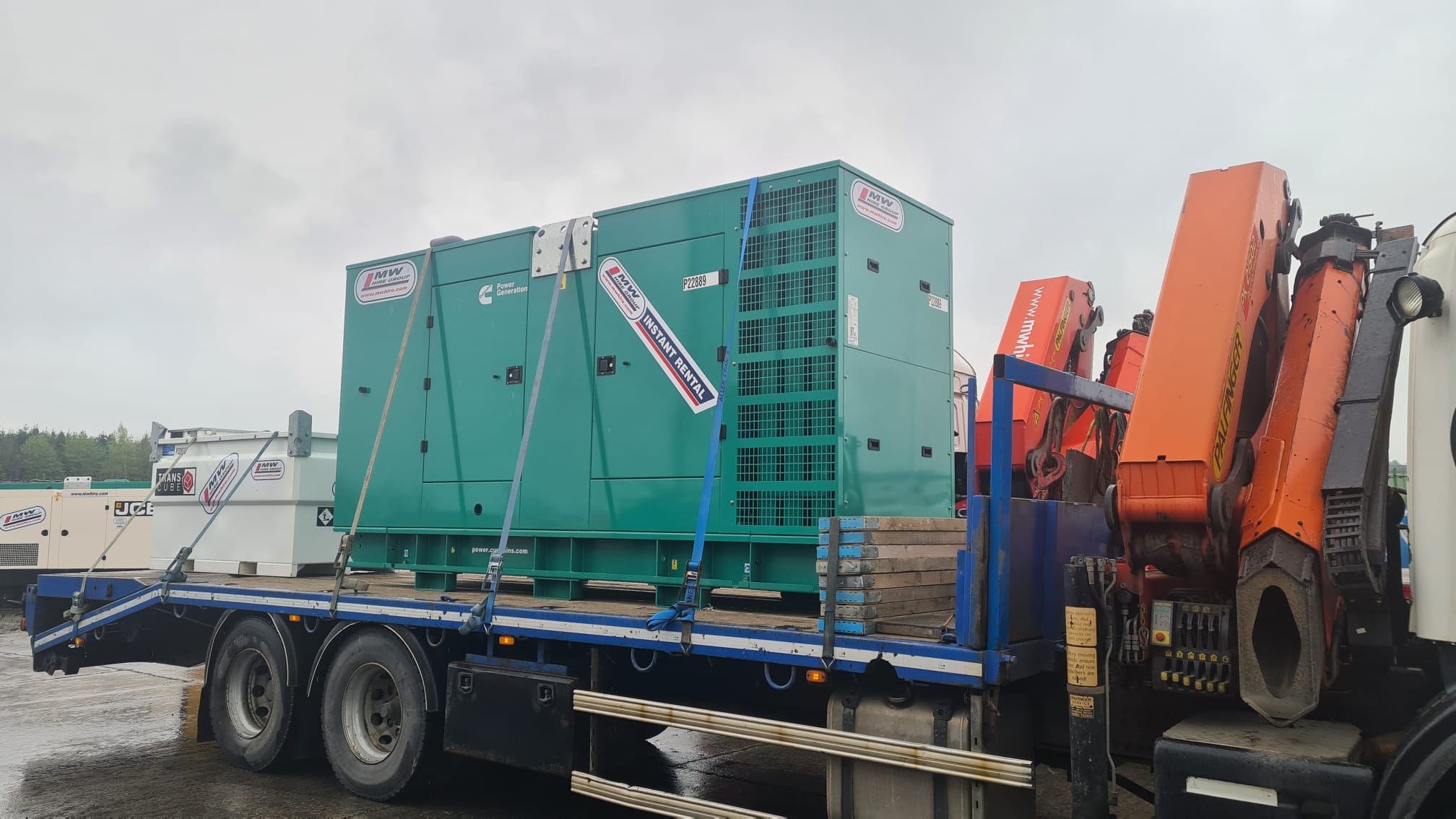 Customer from Dublin collecting a new Cummins 330 KVA and new western 2,000Ltr Tank... SOLD 