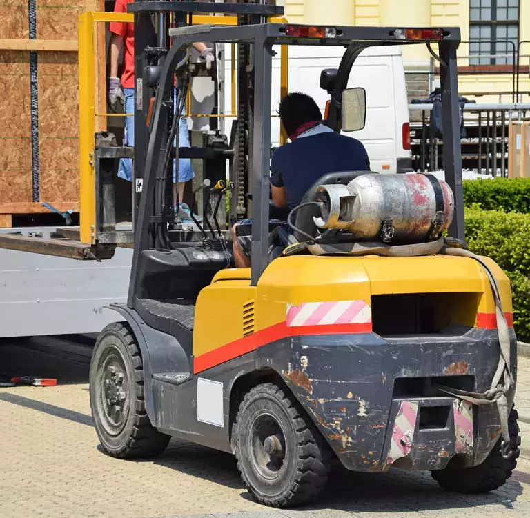 4 Best Practices for Operating a Forklift Outdoors