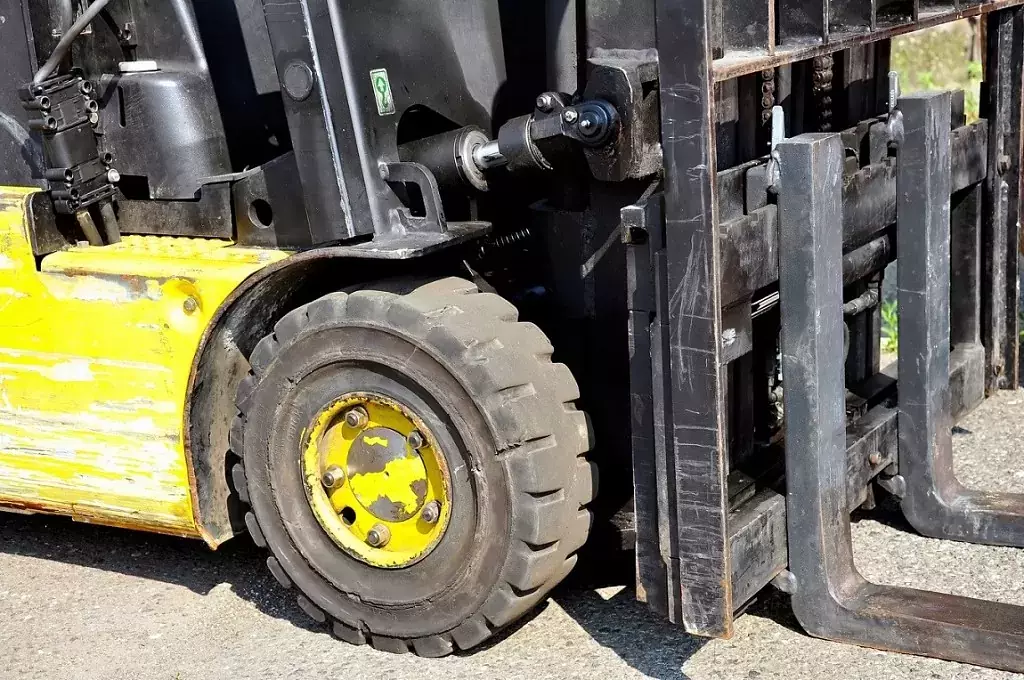 3 Reasons How a Used Forklift Can Benefit Your Warehouse Operations