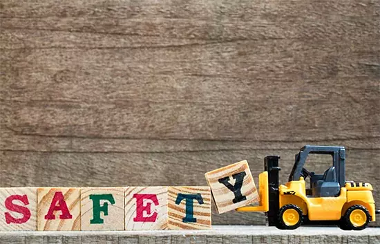 Mastering Forklift Operation: Advanced Driving Techniques and Safety Protocols