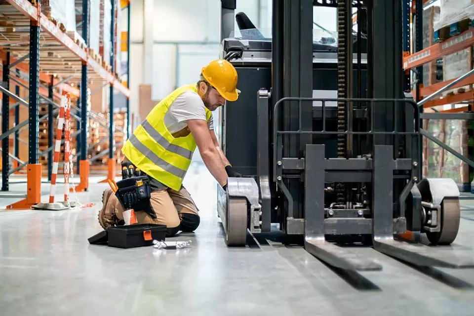 forklift-inspection2.webp
