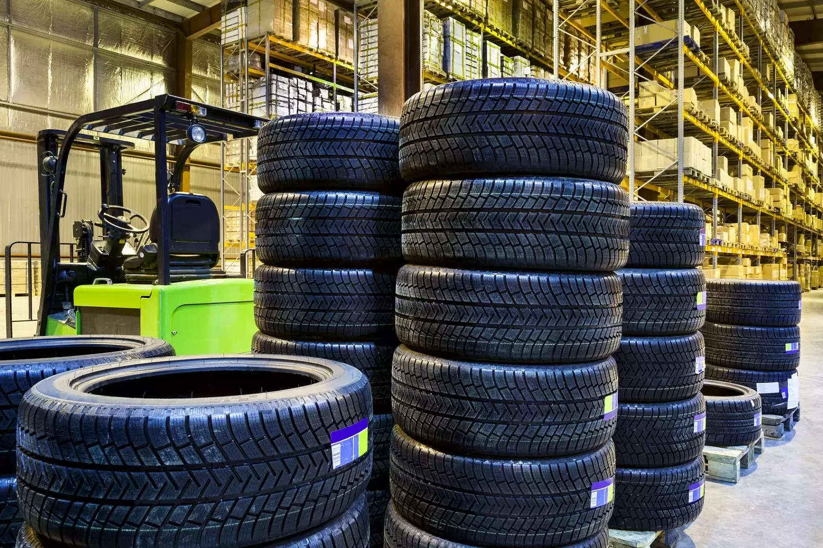 3 Tips for Choosing the Best Wheels for Your Forklift