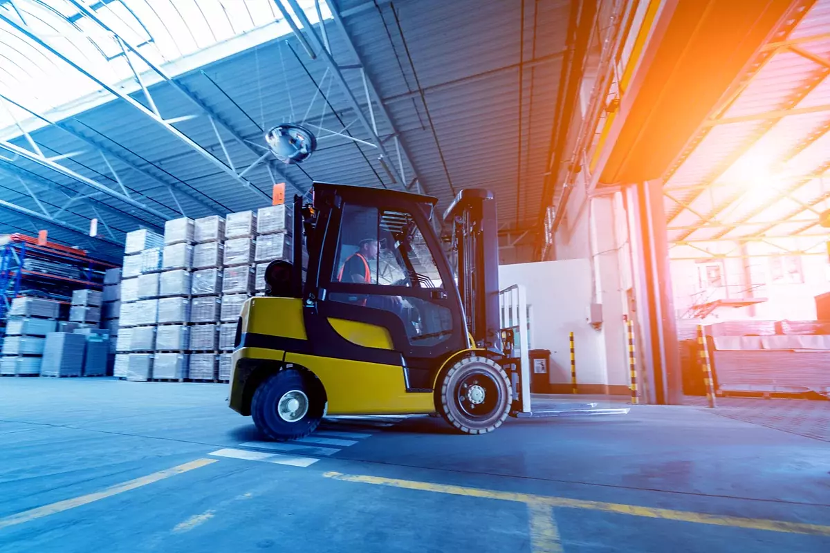 Comparing The 3-Wheel And 4-Wheel Forklift