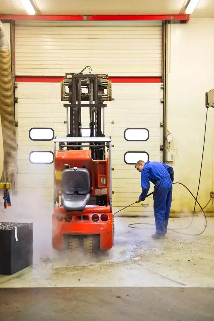 3 Tips to Properly Clean Your Forklift