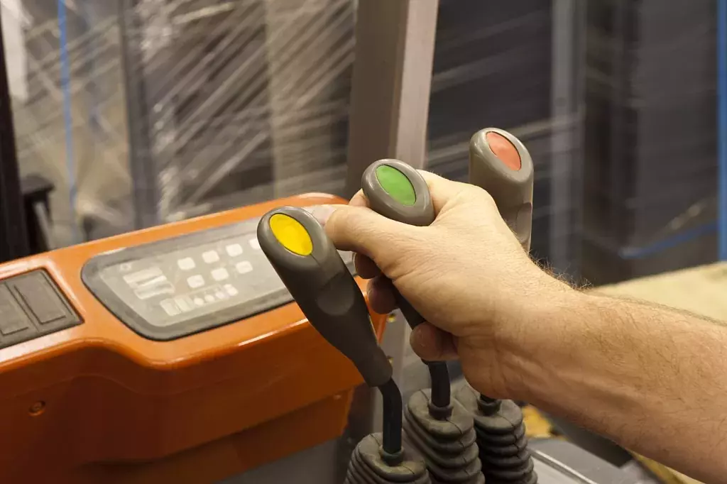 3 Signs You Need a New Forklift