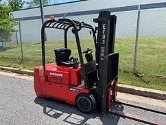 Forklift Spotlight: 3-Wheel Forklift