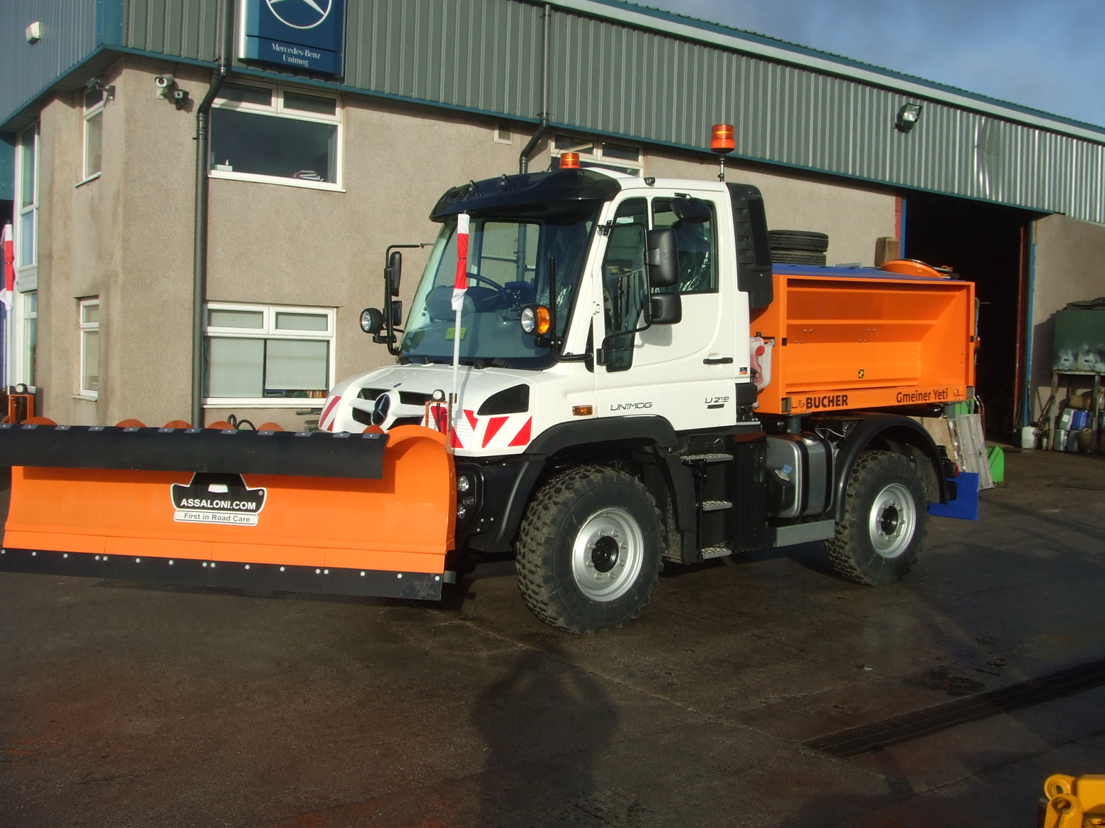 NEW MERCEDES BENZ UNIMOG U218 WITH WINTER EQUIPMENT