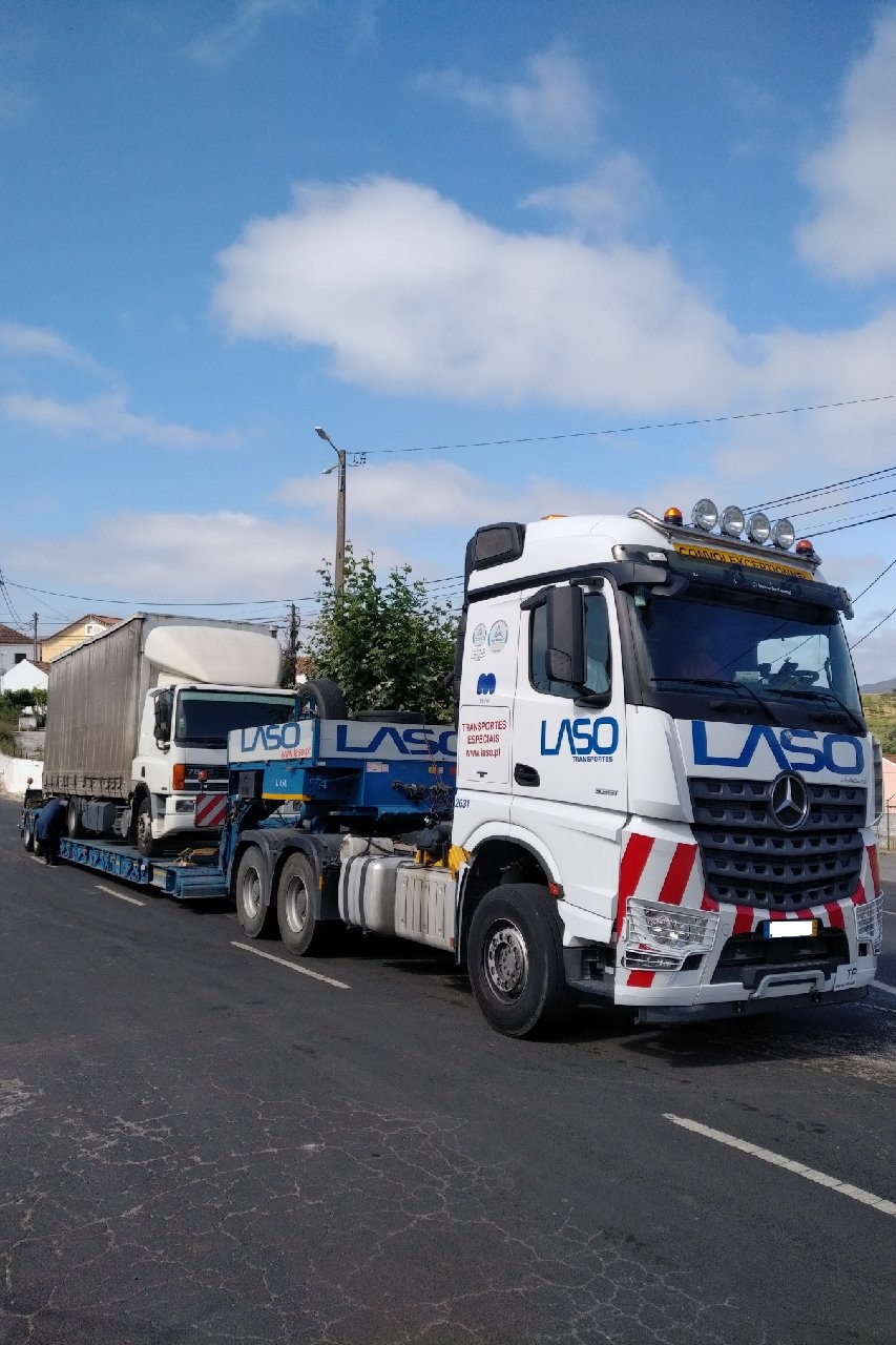 New in stock. Left hand drive DAF 75 240 ATI 19 ton curtainsider.