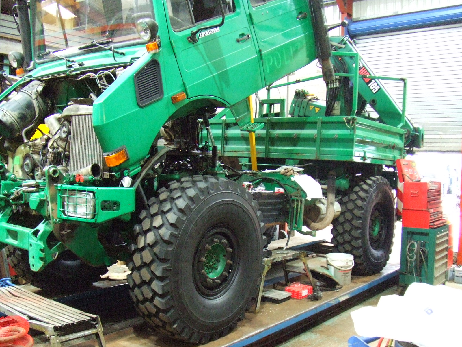 U2150L38 UNIMOG COMPLETE WITH FRONT LOADER ON ITS WAY TO CANADA