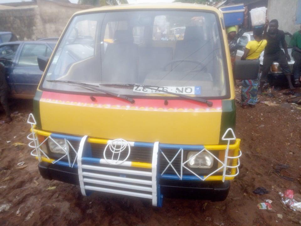 Sold by Britannia Export Consultants Ltd. Conakry - Guinea.