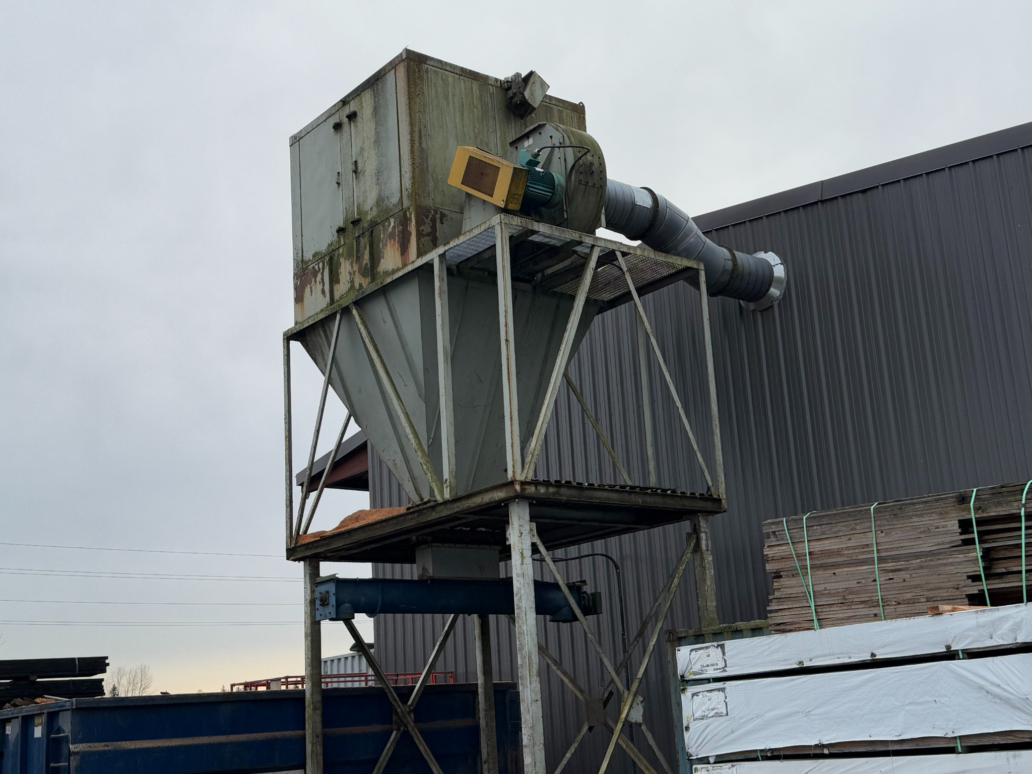 Online Auction - Barrel Planter Manufacturer 