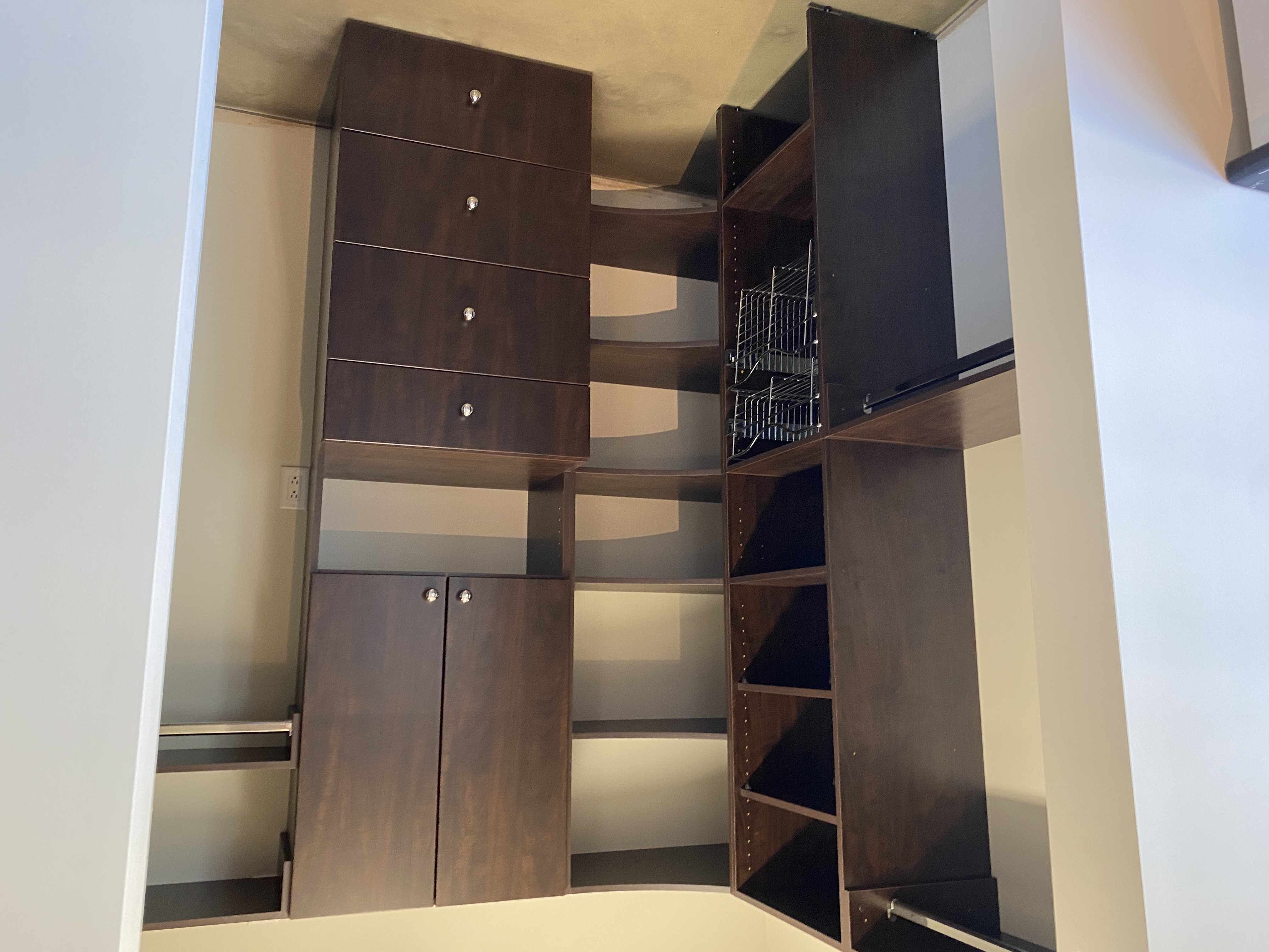 PAST Auction- Euro-Rite Cabinets 