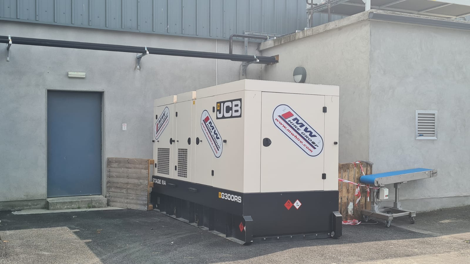 New JCB 300KVA Rental Spec Generator out on a project....