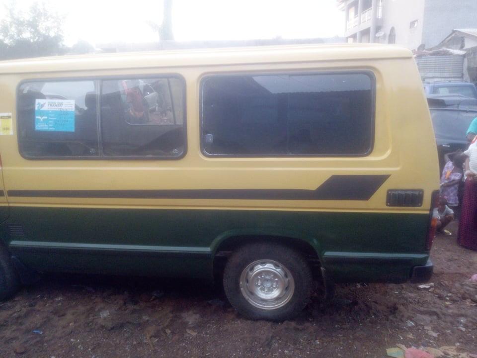 Sold by Britannia Export Consultants Ltd. Conakry - Guinea.