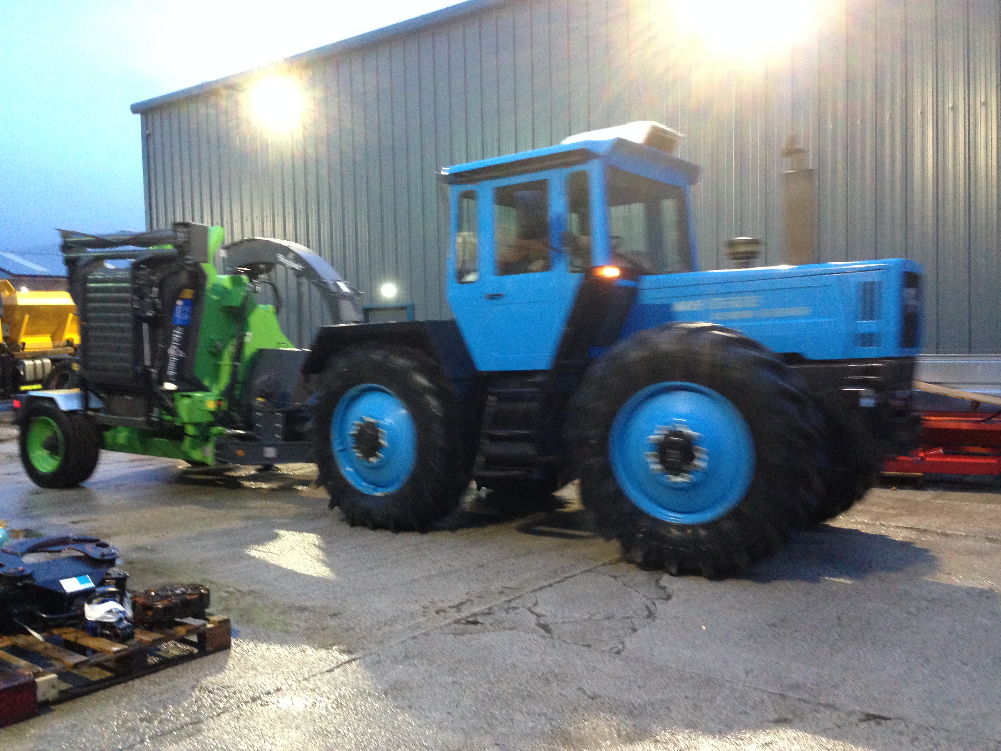 HM8-500K HEIZOHACK WOODCHIPPER WITH POWERED IN-FEED