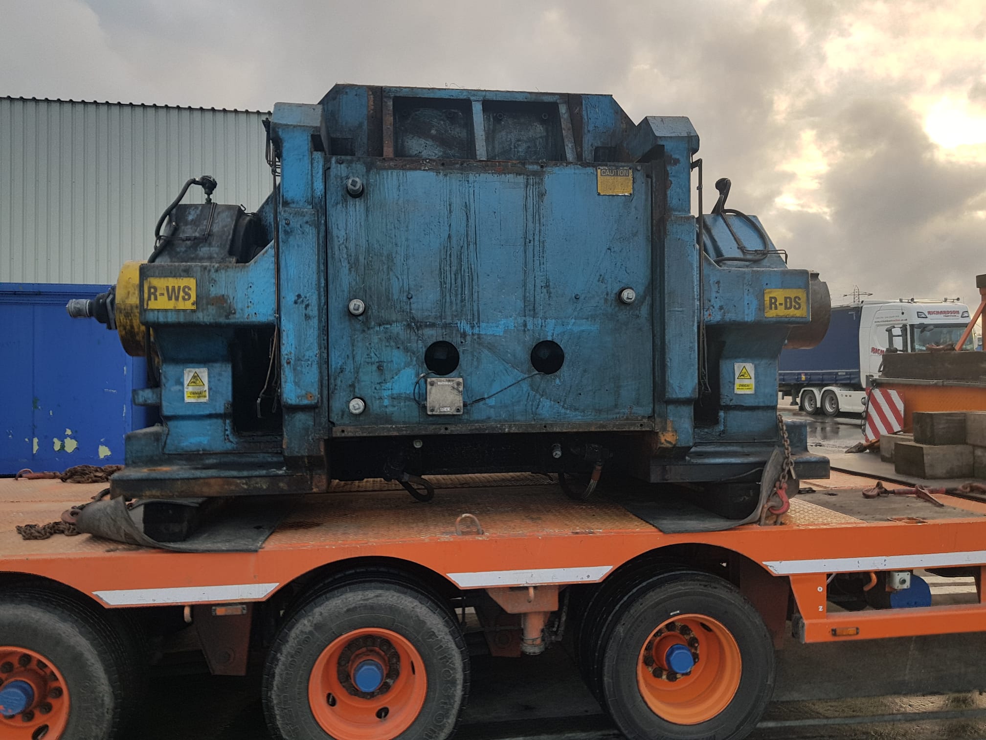 Dismnatling, sand blasting and cleaning