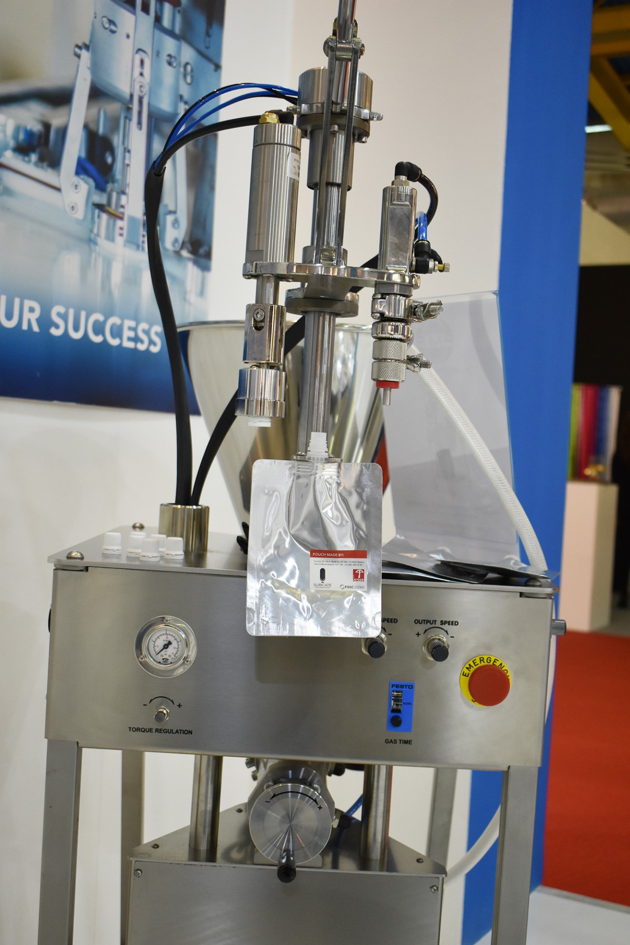 Packaging efficiente: riempimento e tappatura per sacche Doypack