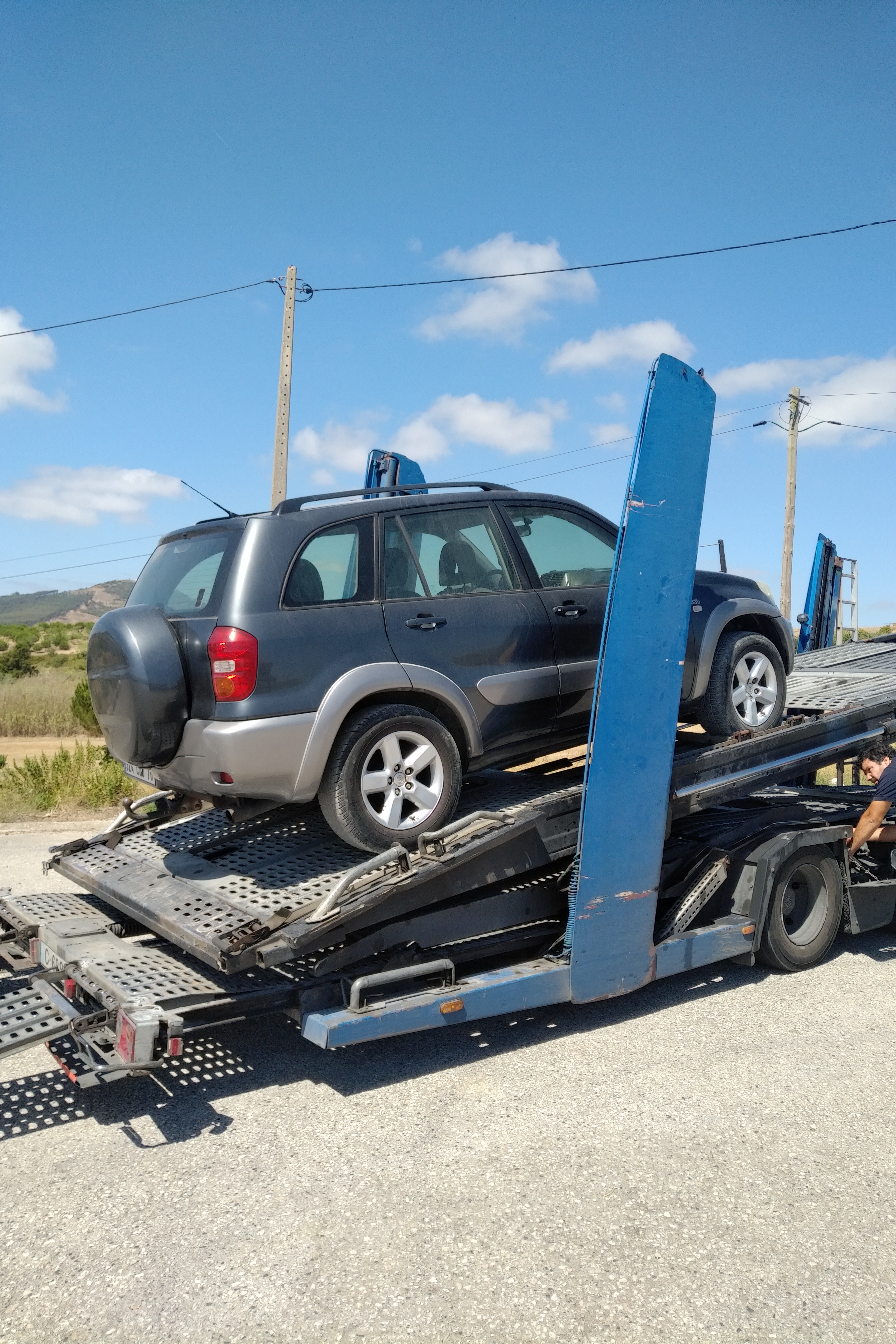 Transport of Toyota RAV4 4X4 SUV to Zeebrugge - Belgium. Shipping to Nouakchott - Mauritania.