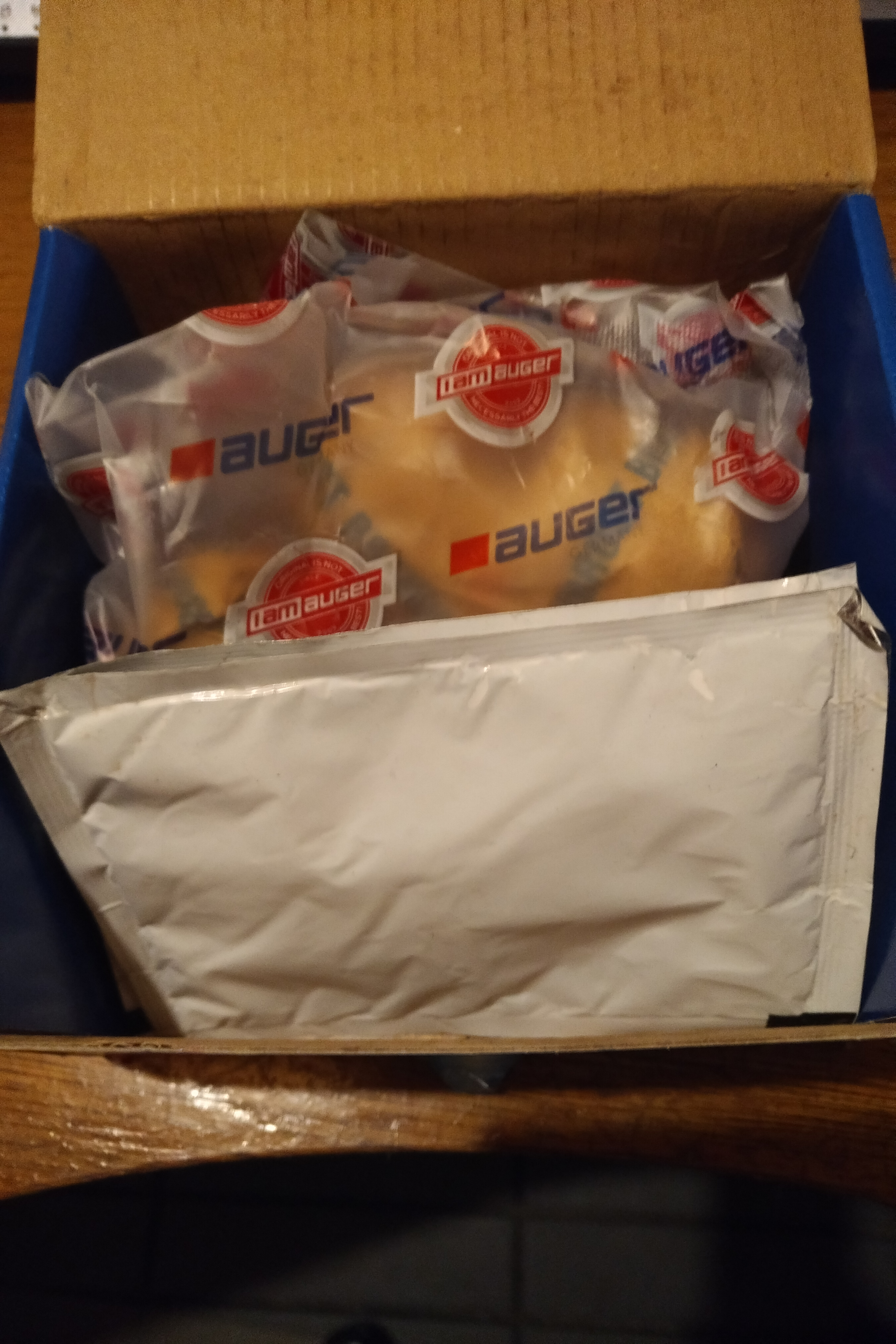 Bushing kit for Scania P 124 L 360 tractor unit sold to Lome - Togo.