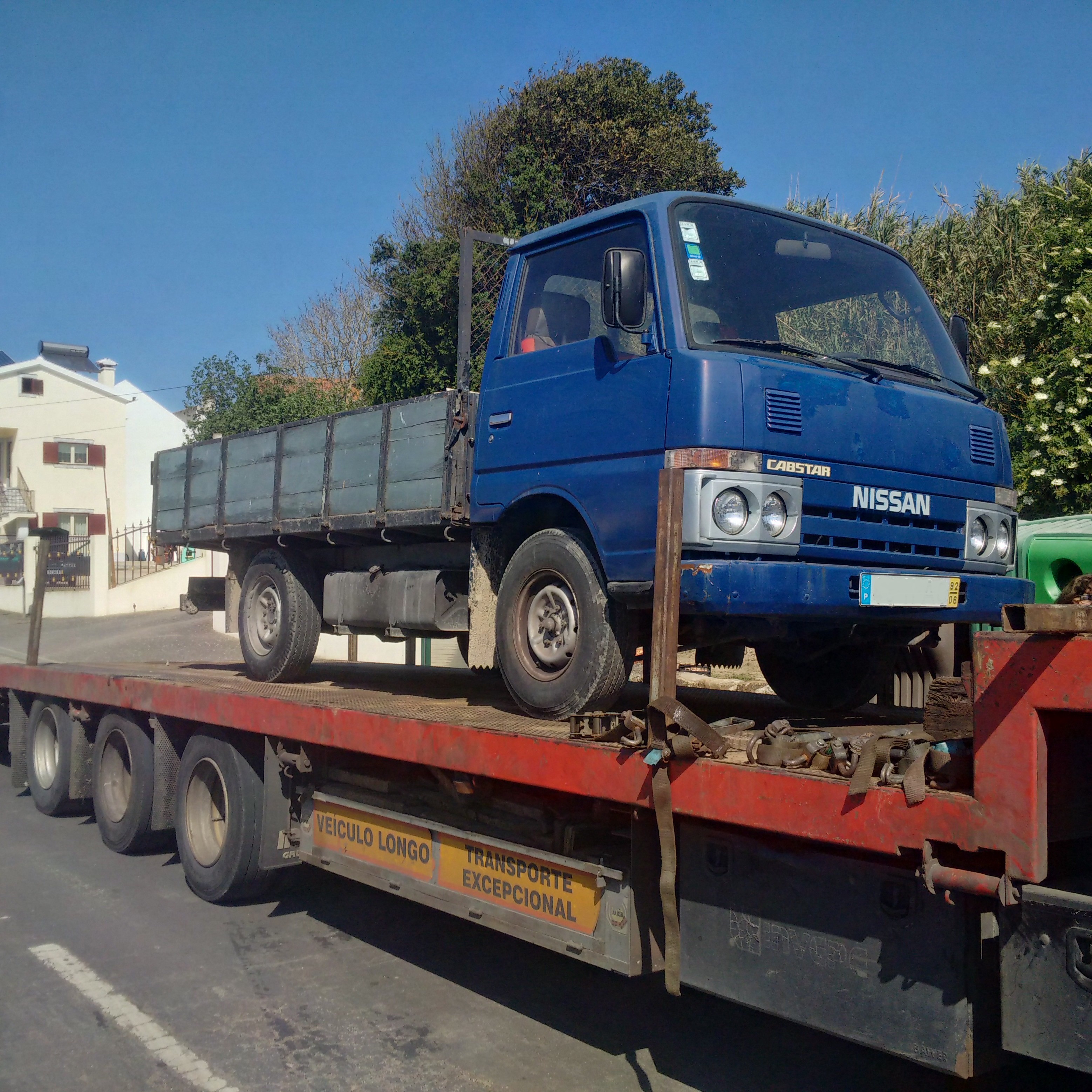 Loading & delivery to port.