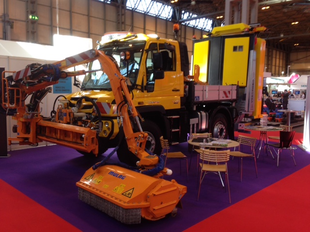 UNIMOG U423 CRASH CUSHION