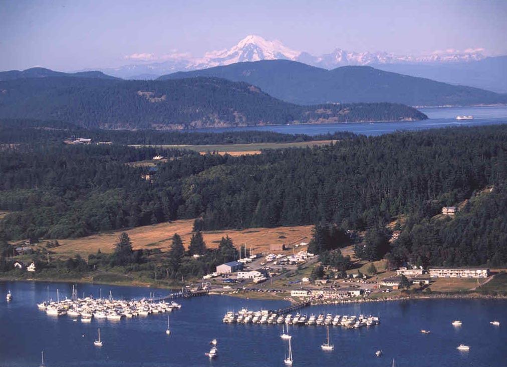 Docks at Islands Marine Center in Fisherman Bay